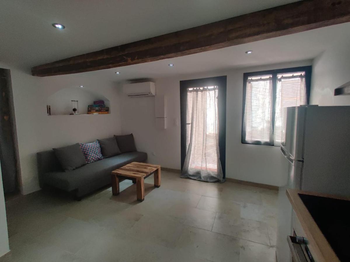 Logement neuf centre du village aux pieds du château Grimaud Extérieur photo