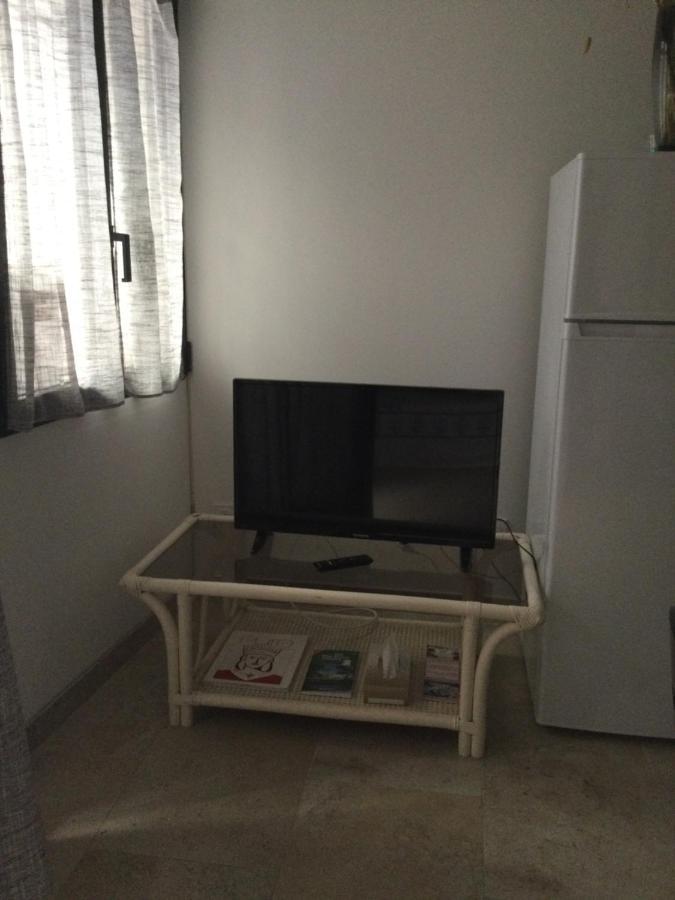 Logement neuf centre du village aux pieds du château Grimaud Extérieur photo